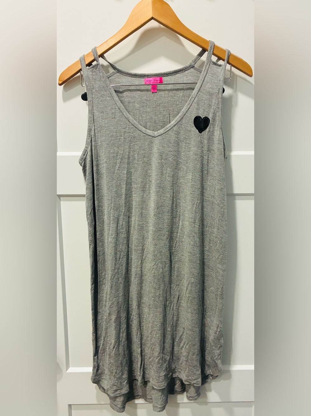 Betsey Johnson Gray V-Neck Tank with Black Heart sleep shirt night dress small